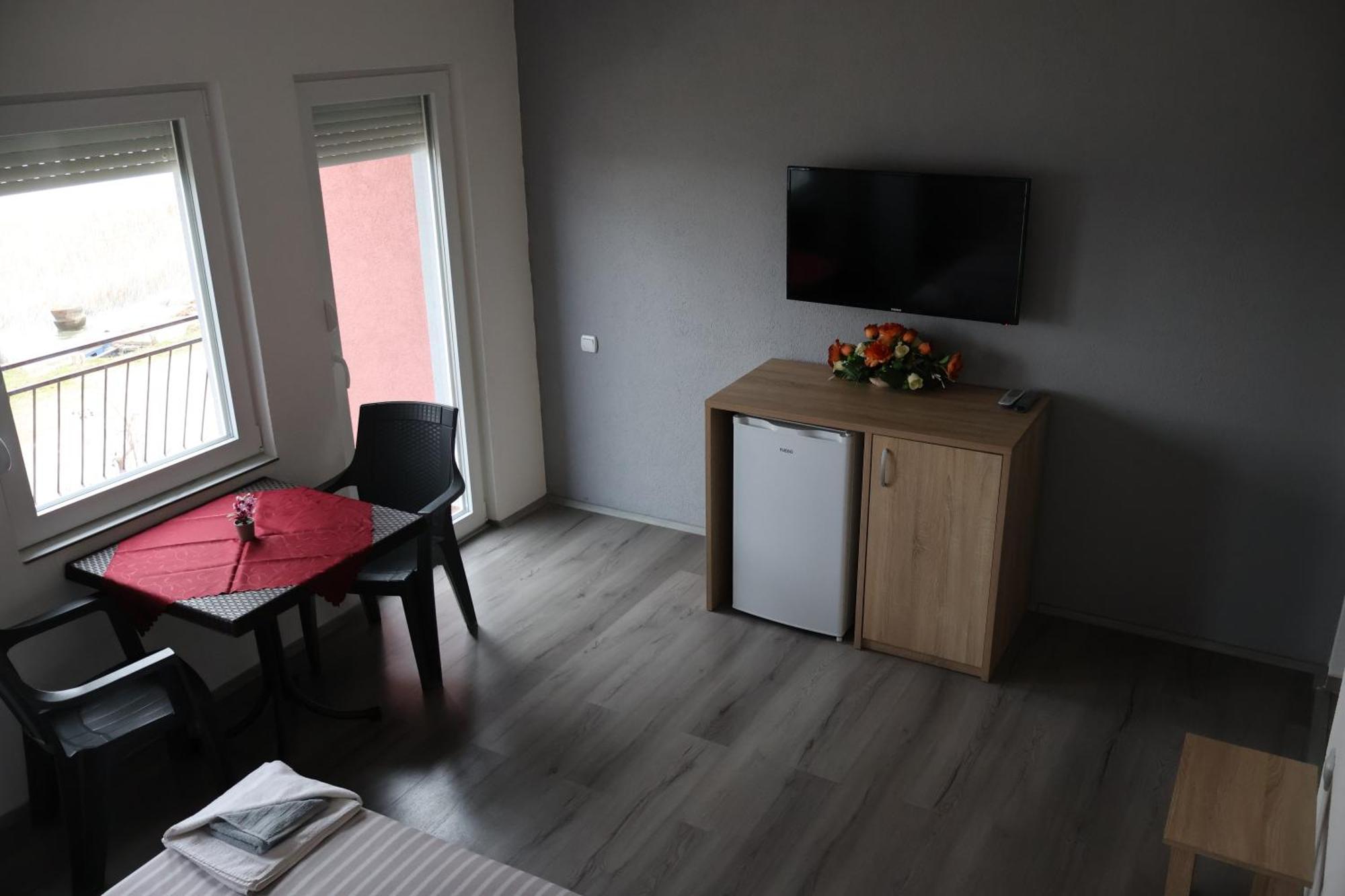 Ajkoski Apartments Пештані Екстер'єр фото