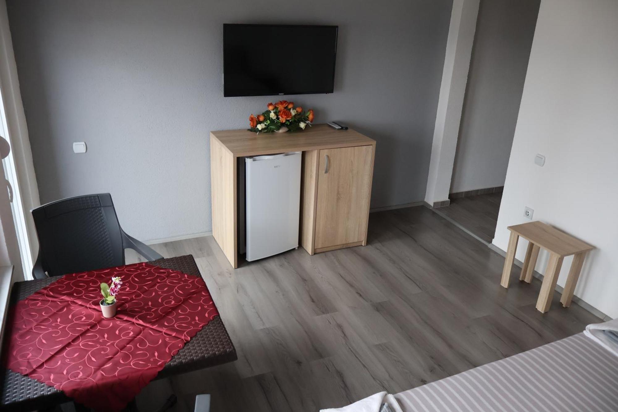 Ajkoski Apartments Пештані Екстер'єр фото