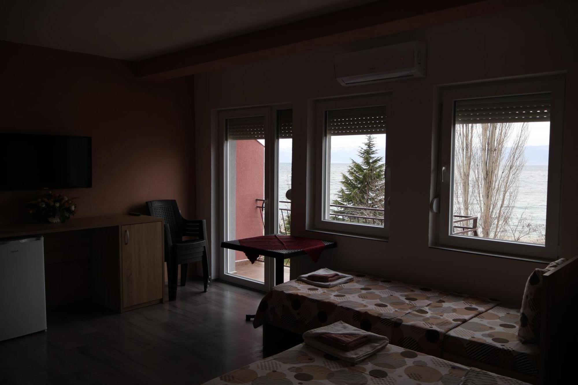 Ajkoski Apartments Пештані Екстер'єр фото