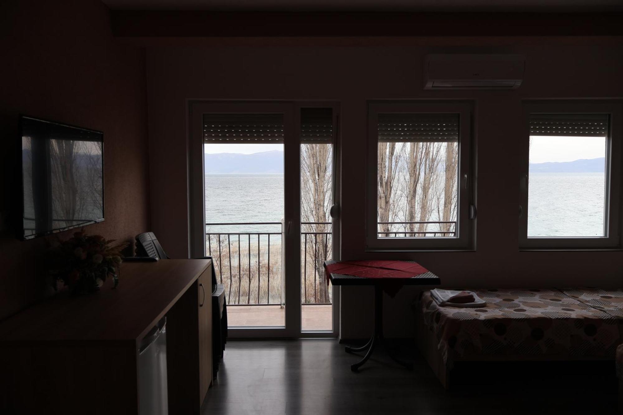 Ajkoski Apartments Пештані Екстер'єр фото