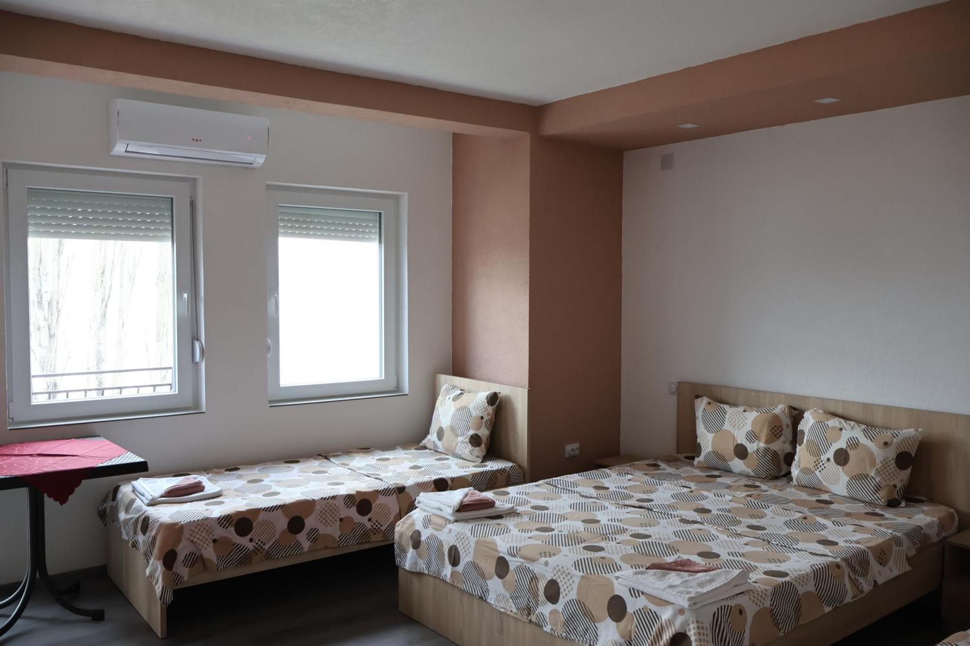 Ajkoski Apartments Пештані Екстер'єр фото